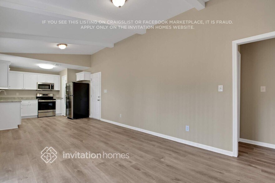 Building Photo - 5801 Oakleaf Dr