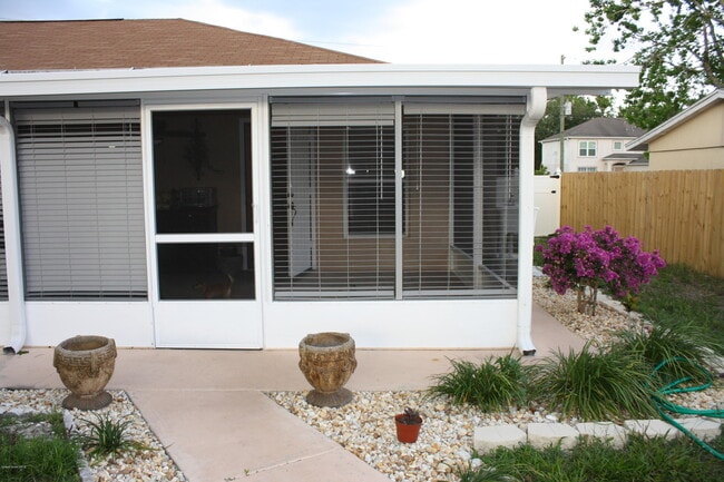 Building Photo - 6018 Apple Ave