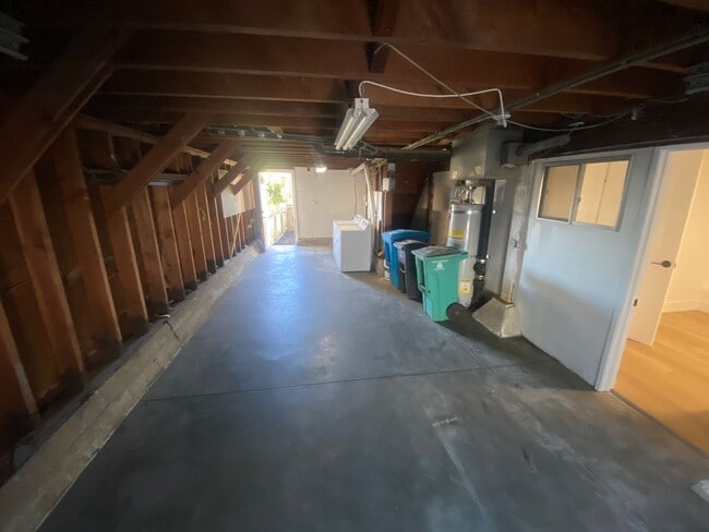 Building Photo - Stunning Redesigned Coastal San Francisco Residence with Modern Finishes/ 3 Bedroom & 1 Bathroom/...