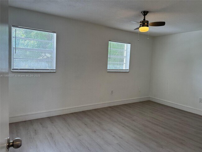 Building Photo - 890 W 81st Pl