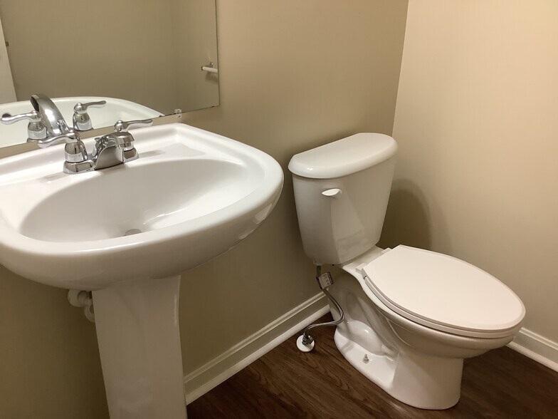 Building Photo - 924 Fresno St