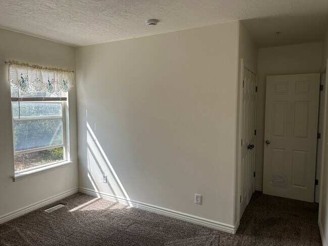 Building Photo - 8848 S 1030 W