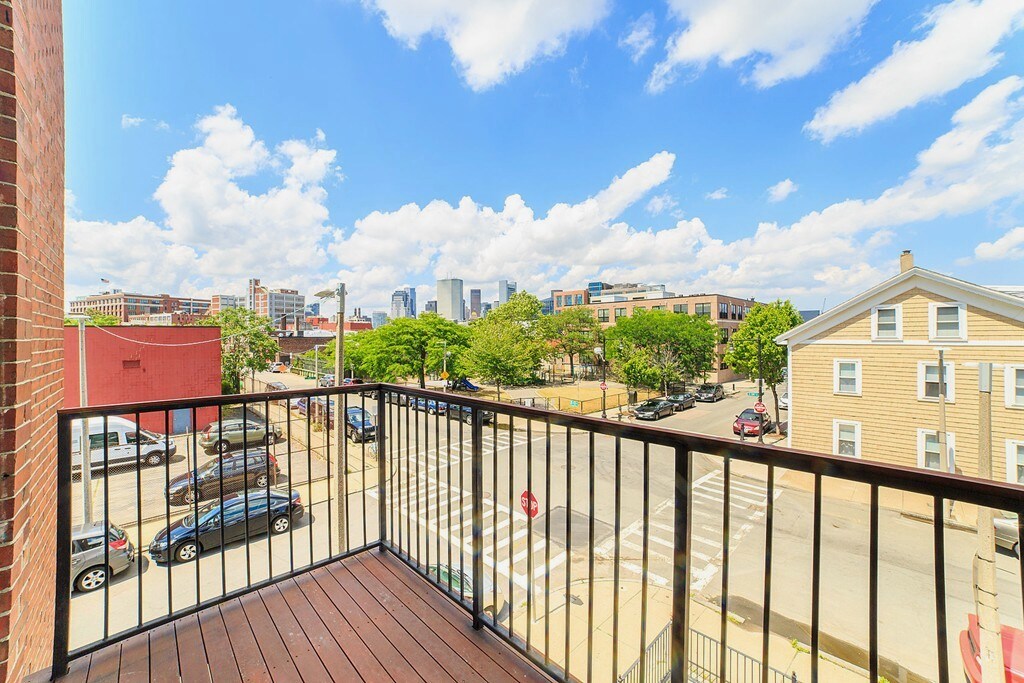 Building Photo - 125 B St