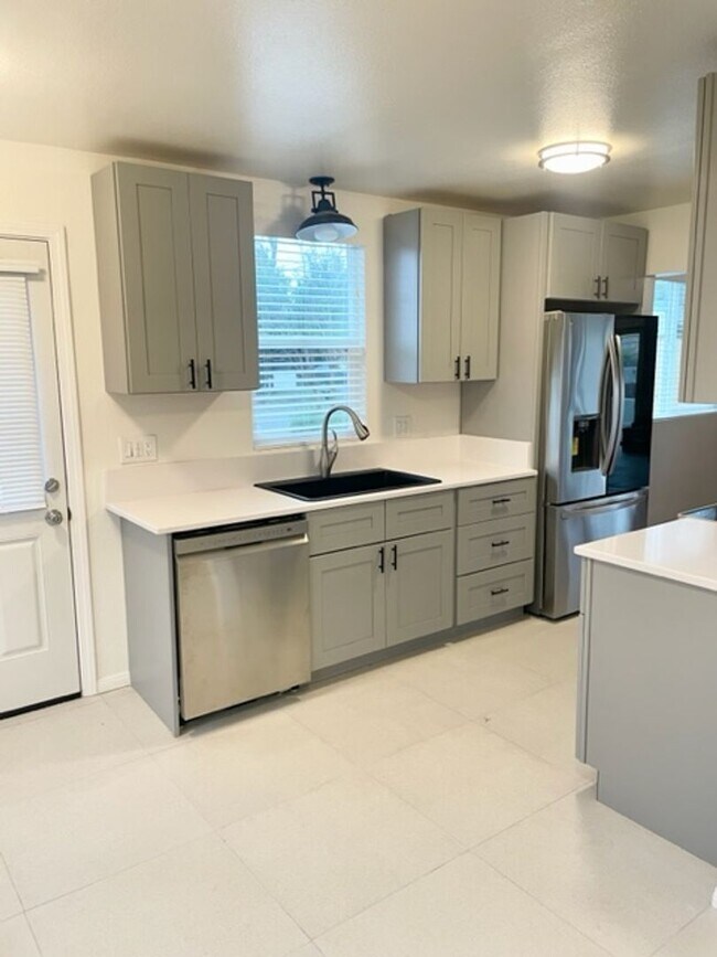 Building Photo - Completely Renovated Clairemont Home