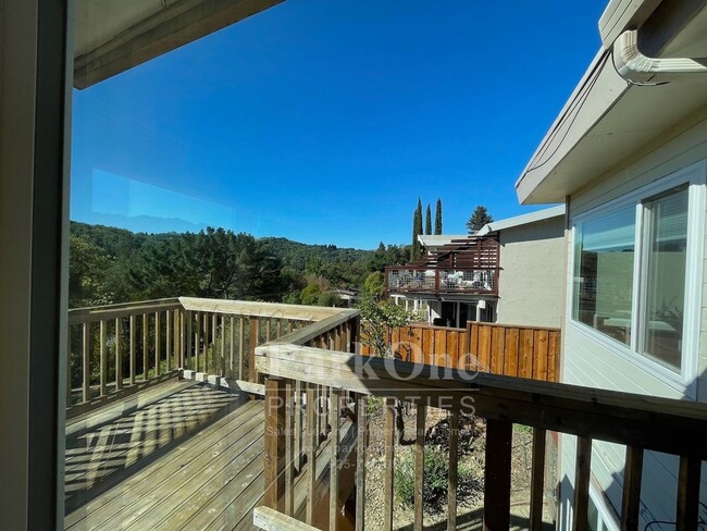 Building Photo - Spacious Home In Lafayette Hills