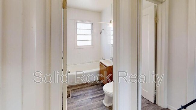 Building Photo - 1216 Janes Ln