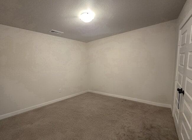 Building Photo - 322 Graze St