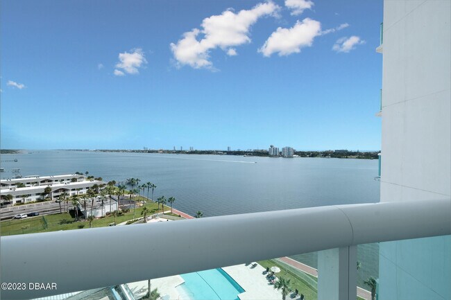 Building Photo - 241 Riverside Dr