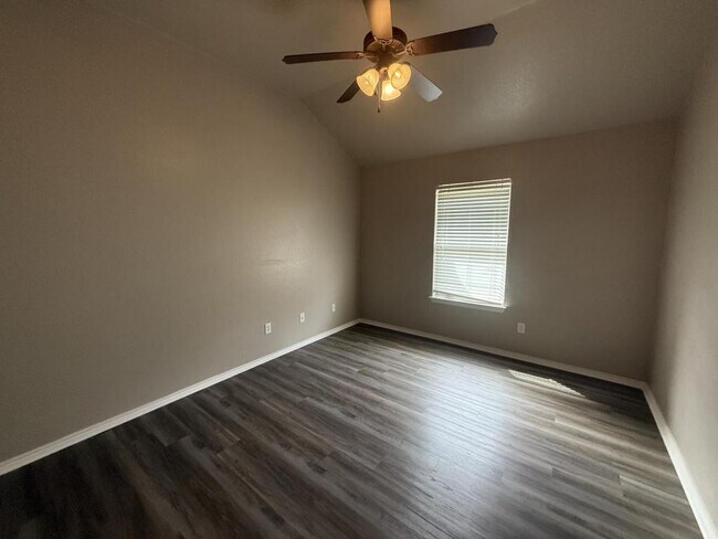 Building Photo - 4205 Cambridge Dr