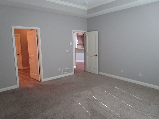 Building Photo - Bright 3BR Townhome with Bonus Room - Available July 17!!