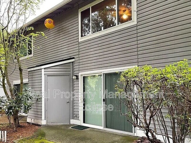 Building Photo - 1526 192nd St SE