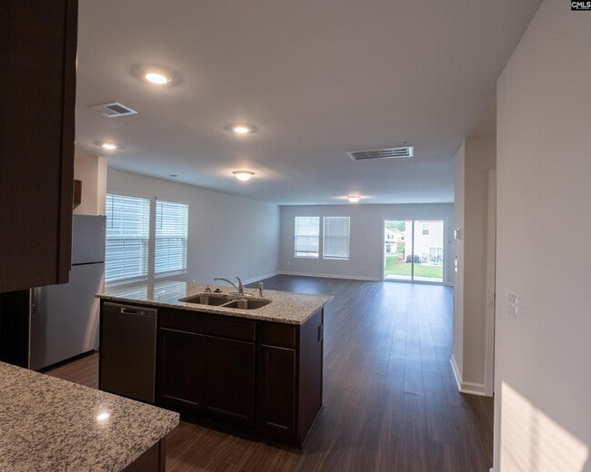 Building Photo - 530 Whippoorwill Dr
