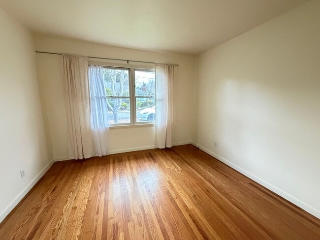 Building Photo - 1044-1048 Marcussen Drive