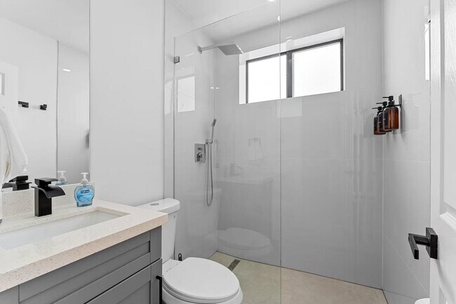 Building Photo - 1210 SW 3rd St