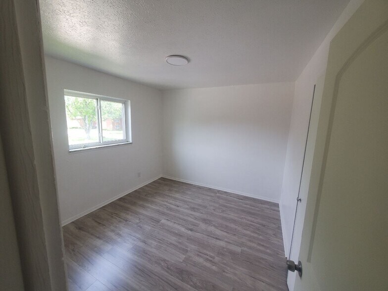 Building Photo - 23756 Banbury Cir