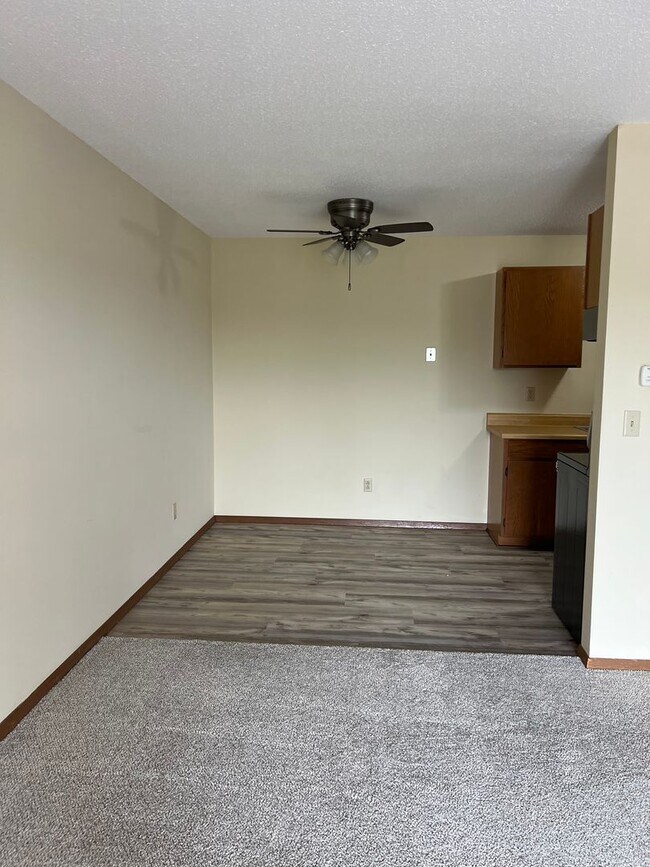 Building Photo - Benton Heights