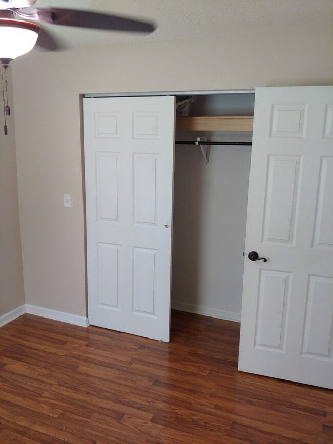 Building Photo - 1009 E High St