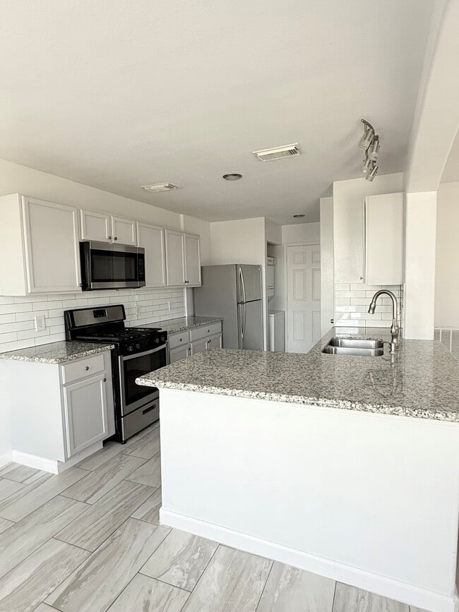 Building Photo - 6810 Strathmore Pl Ct