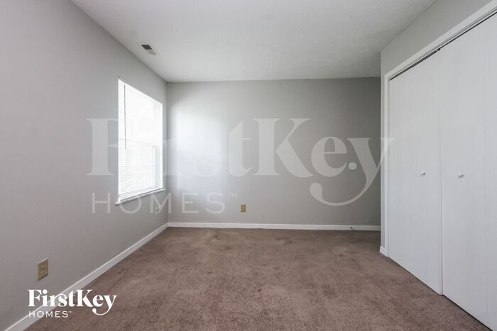 Building Photo - 5639 Dry Den Dr
