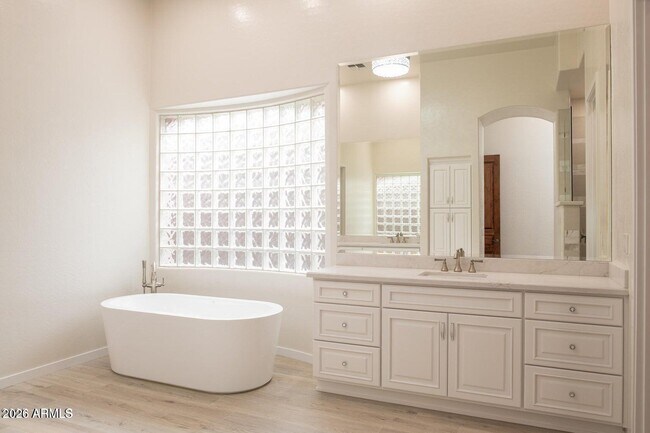 Building Photo - 14672 E Larkspur Dr