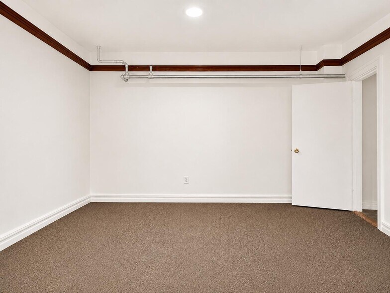 Building Photo - 2511 Cruger Ave
