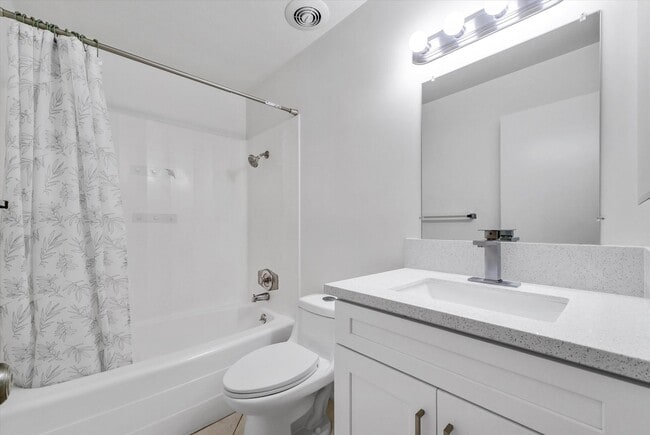 Building Photo - "Rare Single-Story Remodel: Modern 3BR End-Unit in University Park