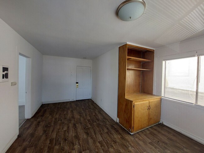 Building Photo - 4604 Durfee Ave