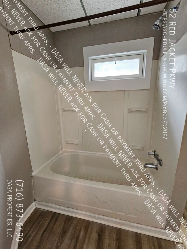 Building Photo - 52 Red Jacket - 4 Bed / 1 Bath