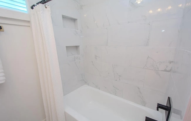 Building Photo - Updated & Beautiful 2 Bedroom Home with Pr...