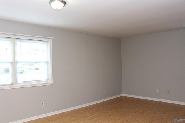 Building Photo - 364 Oakland Rd