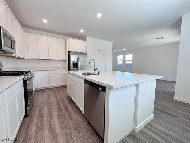 Building Photo - 2942 Gaffer Film St