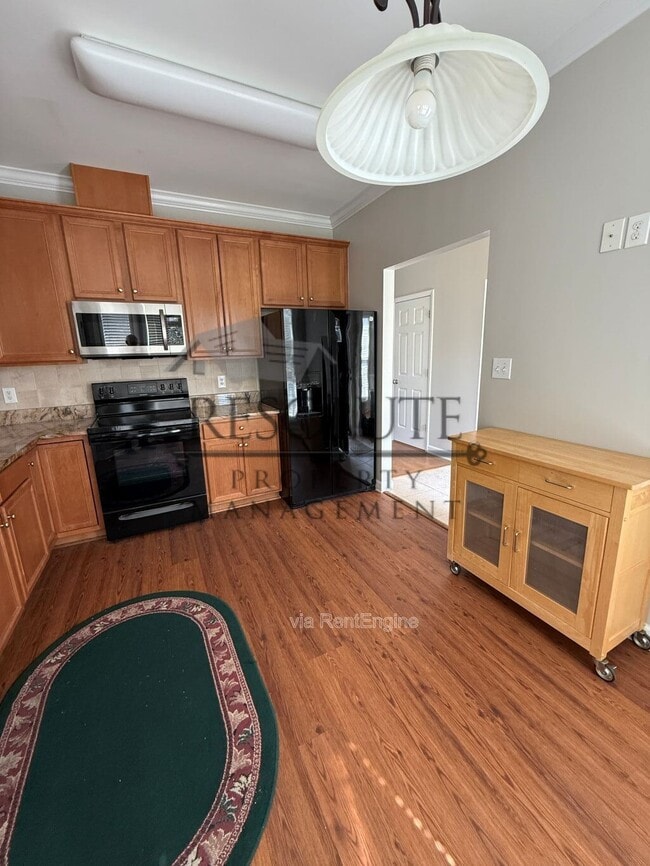 Building Photo - 303 Sugar Maple Ave