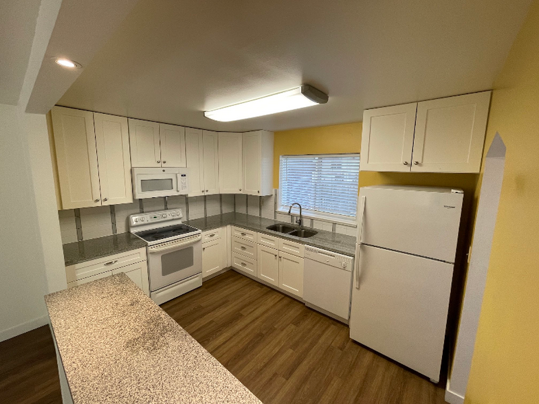 Building Photo - 1772 Chester St