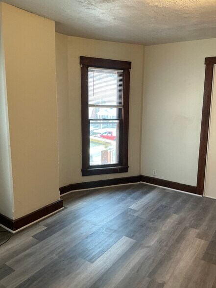 Building Photo - 30 S 13th St