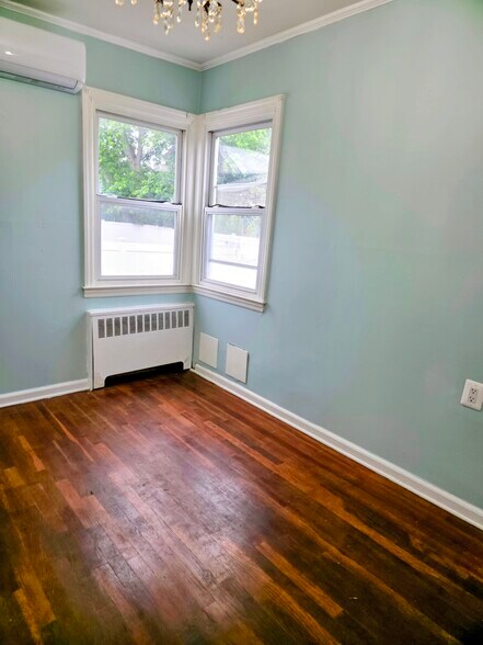 Bed 2 - 76 Brenner Ave