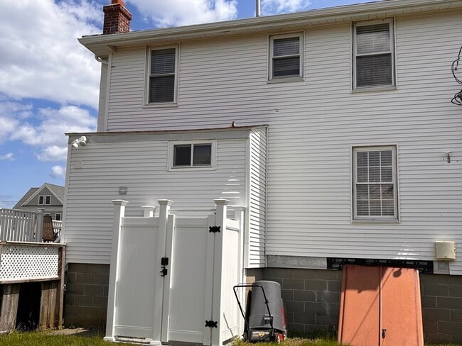 Building Photo - 28 13th Rd
