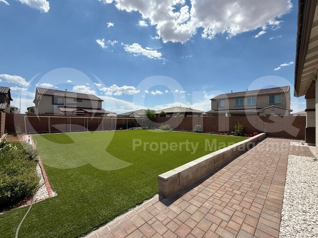 Building Photo - 10935 E Tesla Ave