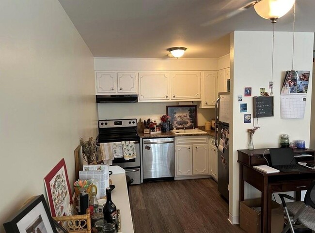 Building Photo - 401 Bellevue Ave