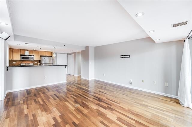 Building Photo - 700 1st St