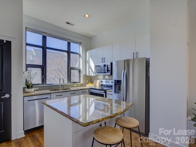 Building Photo - 636 Garden District Dr