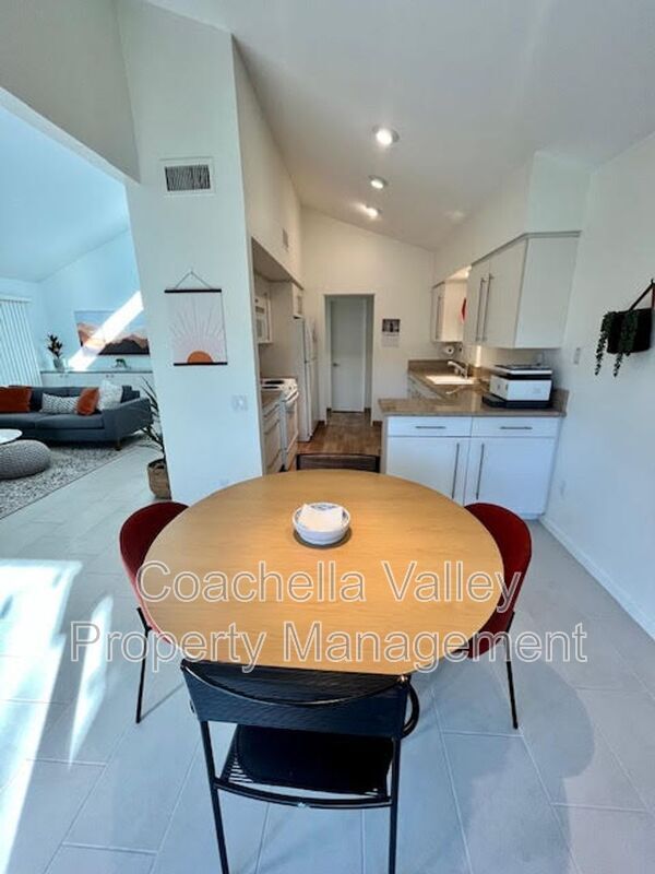 Building Photo - 72730 Mesquite Ct