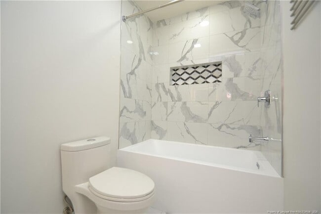 Building Photo - 900 Creek Haven Dr