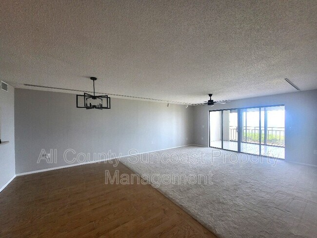 Building Photo - 6430 Sun Eagle Ln
