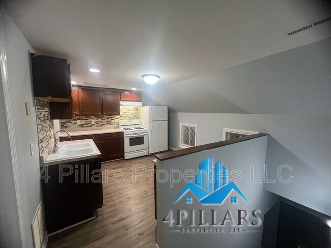 Building Photo - 162 W Commercial Ave