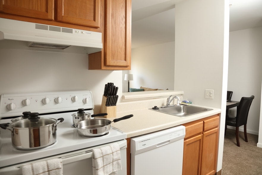Building Photo - Woods Edge Apartments - 55 and Better!