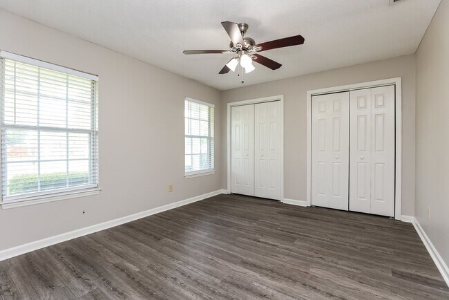 Building Photo - 495 Forest Ridge Dr