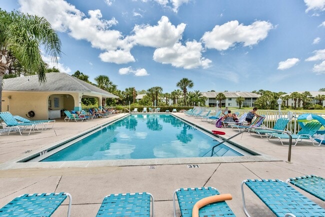 Building Photo - Sapphire lakes - 2 bedroom fully furnished condo