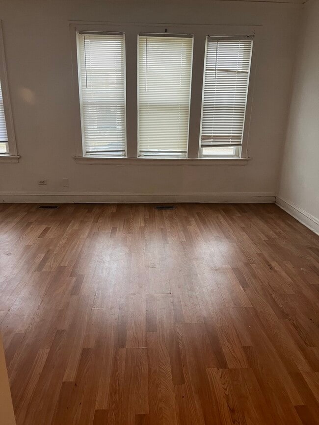 Building Photo - 8416 S Euclid Ave