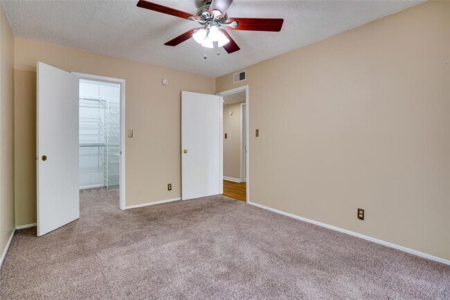 Building Photo - 500 E Riverside Dr