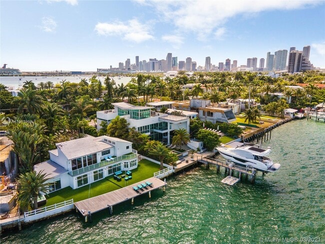 Building Photo - 1413 N Venetian Way